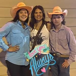 Meet your Posher, Leslie